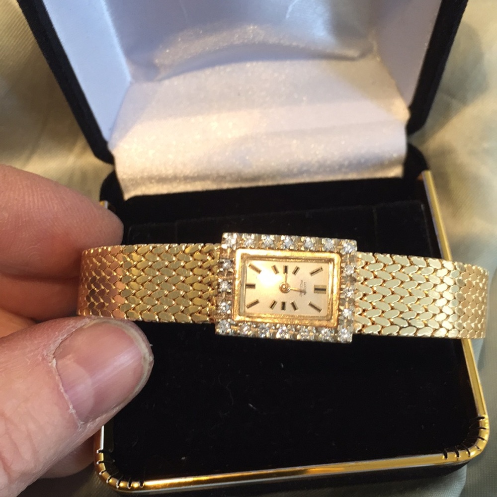 Vintage Lucien Piccard 14k wind up wrist watch - Picture 3 of 7